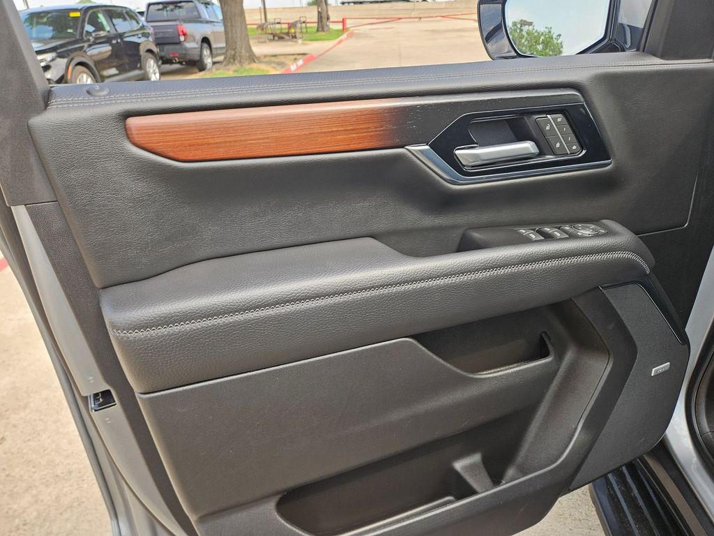 Thumbnail: 2025 GMC Yukon - 14