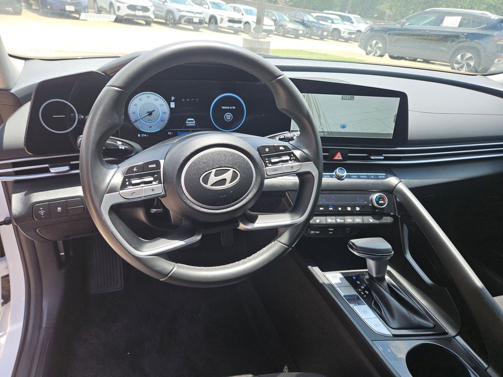 Thumbnail: 2025 Hyundai Elantra - 17