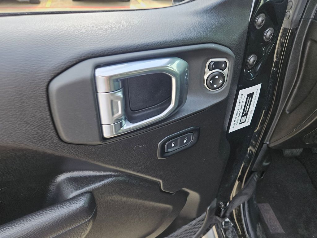 Thumbnail: 2025 Jeep Wrangler - 15