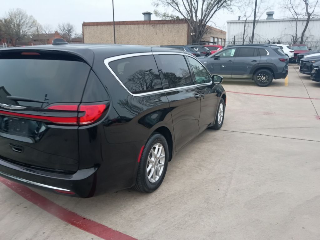 Thumbnail: 2025 Chrysler Pacifica - 8