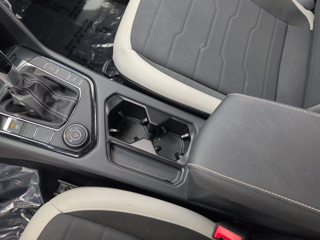 2025 Volkswagen Taos SE - Photo 23
