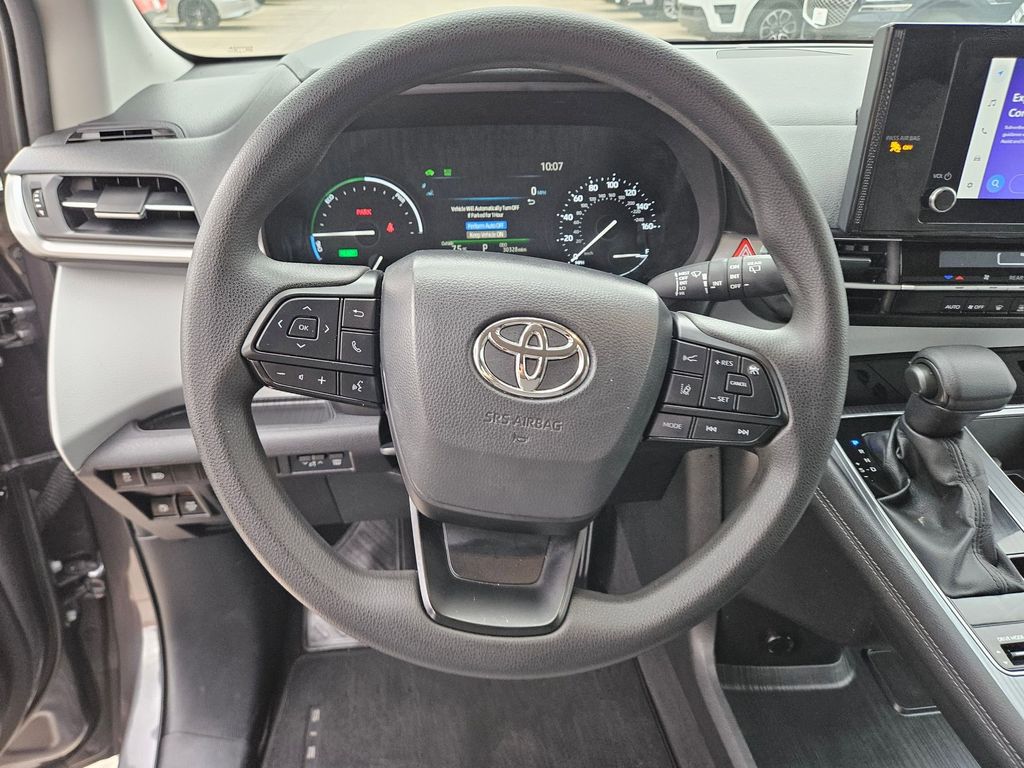 Thumbnail: 2025 Toyota Sienna - 18