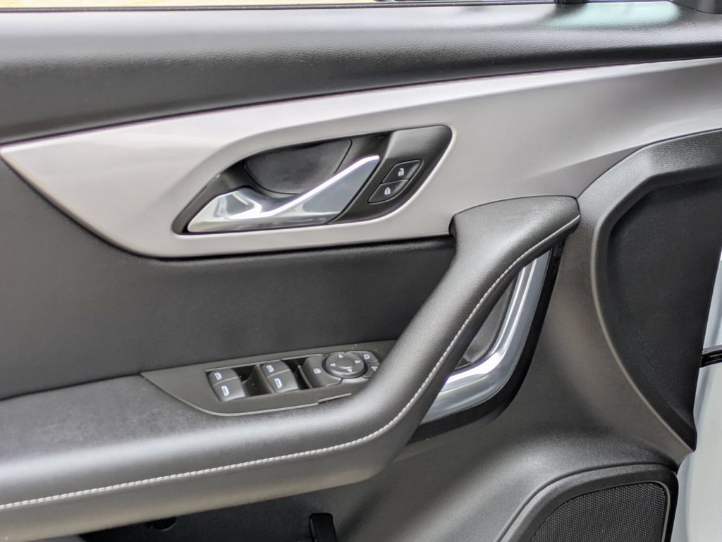 Thumbnail: 2025 Chevrolet Blazer - 13