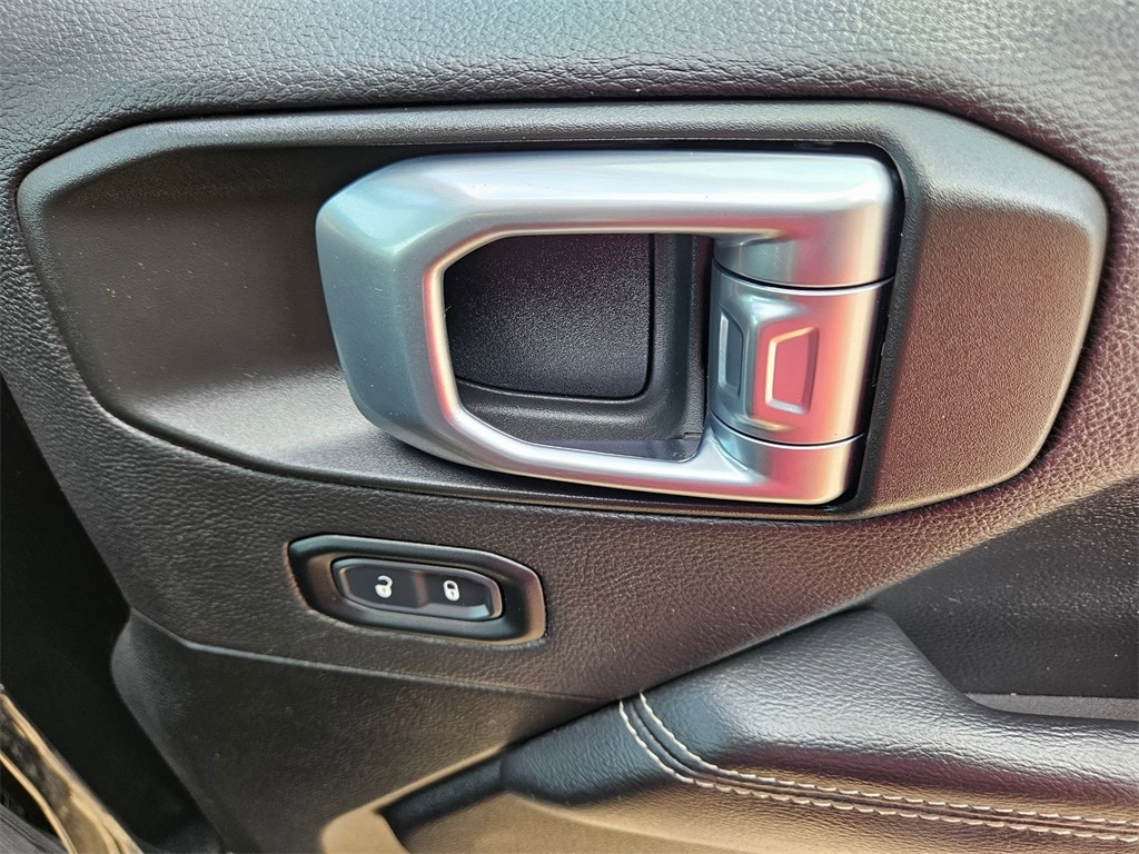 2023 Jeep Wrangler Sahara 30