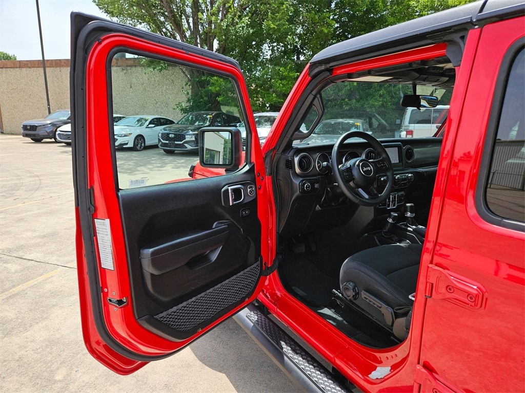 Thumbnail: 2023 Jeep Gladiator - 11
