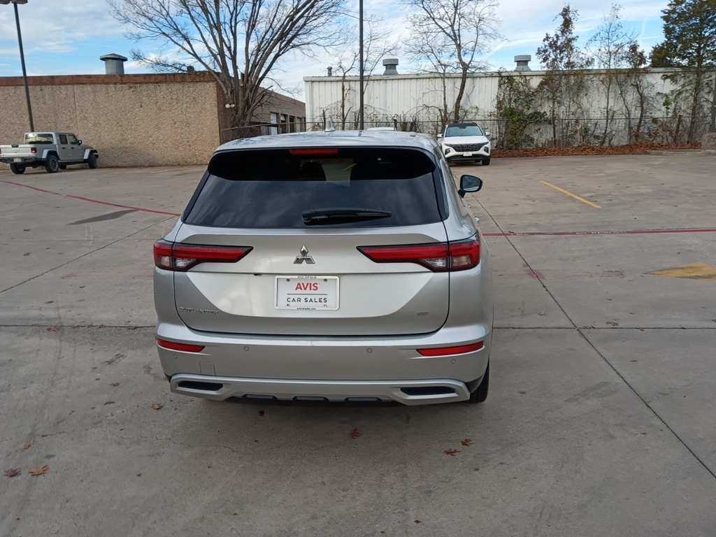 Thumbnail: 2024 Mitsubishi Outlander - 6