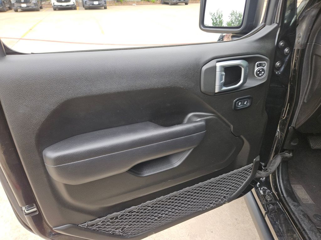 Thumbnail: 2025 Jeep Wrangler - 14