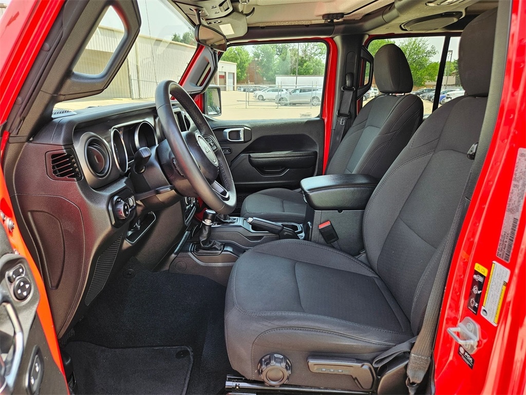 Thumbnail: 2023 Jeep Gladiator - 14