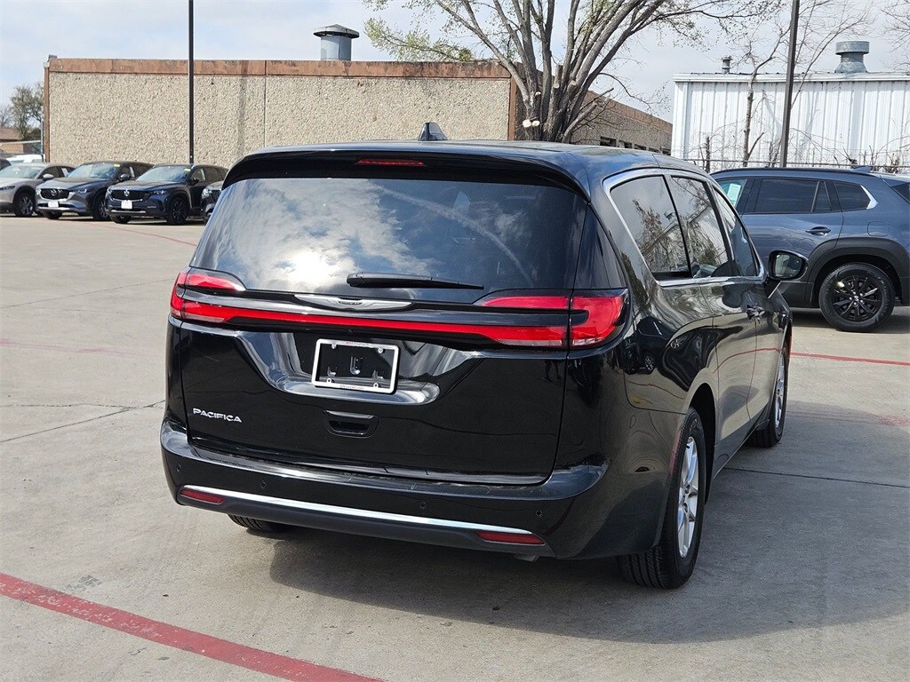 Thumbnail: 2025 Chrysler Pacifica - 5