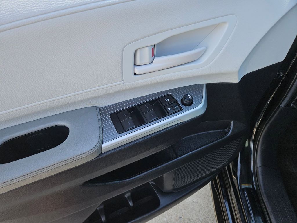 Thumbnail: 2025 Toyota Sienna - 15