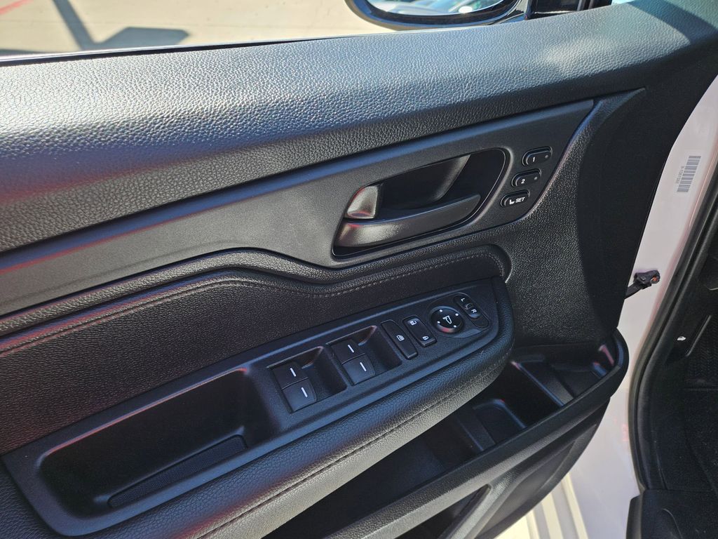 Thumbnail: 2025 Honda Odyssey - 15