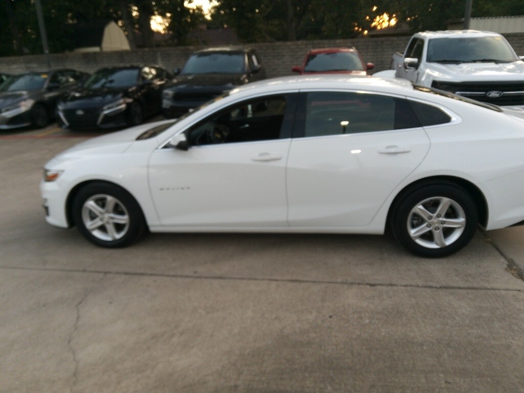 Thumbnail: 2024 Chevrolet Malibu - 4