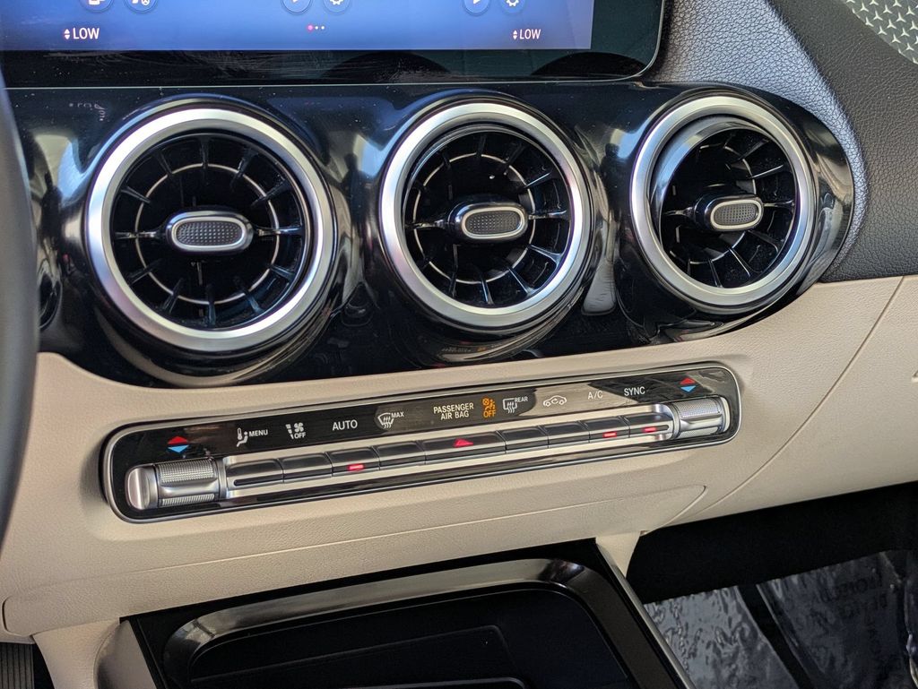 Thumbnail: 2025 Mercedes-Benz GLA - 17