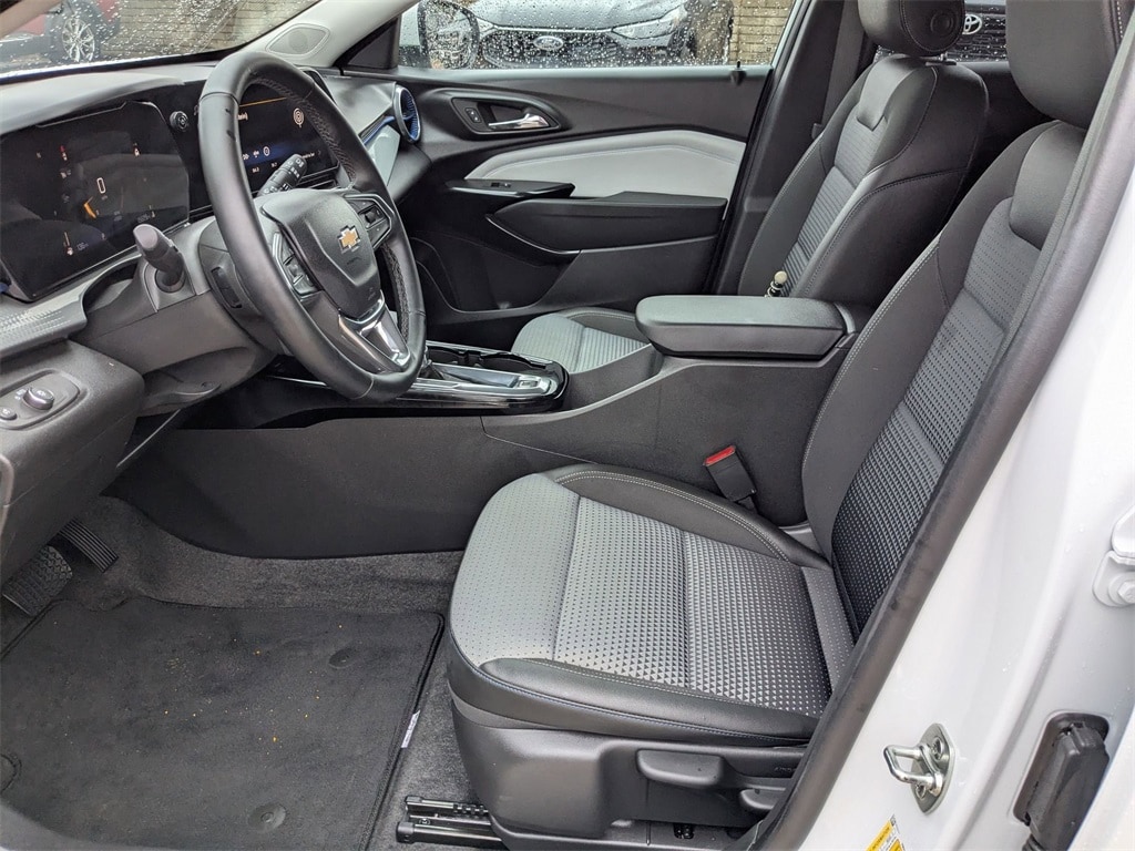 Thumbnail: 2025 Chevrolet Trax - 11