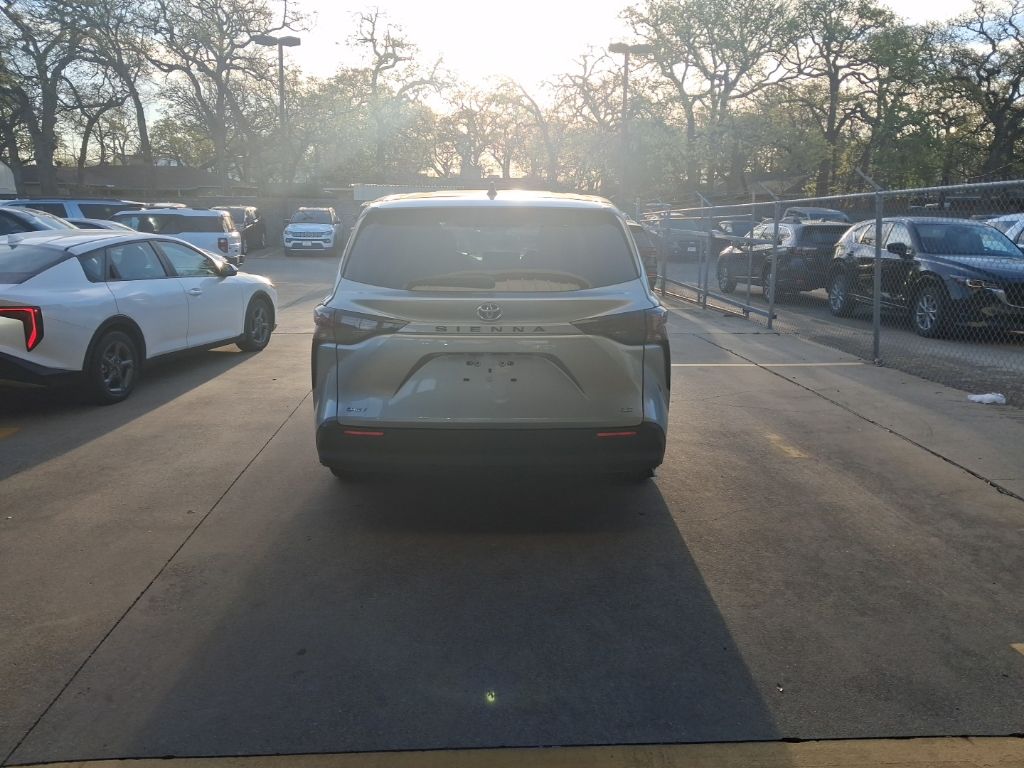 Thumbnail: 2025 Toyota Sienna - 10