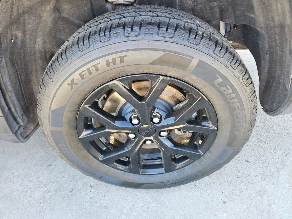 Thumbnail: 2024 Jeep Grand Cherokee L - 25