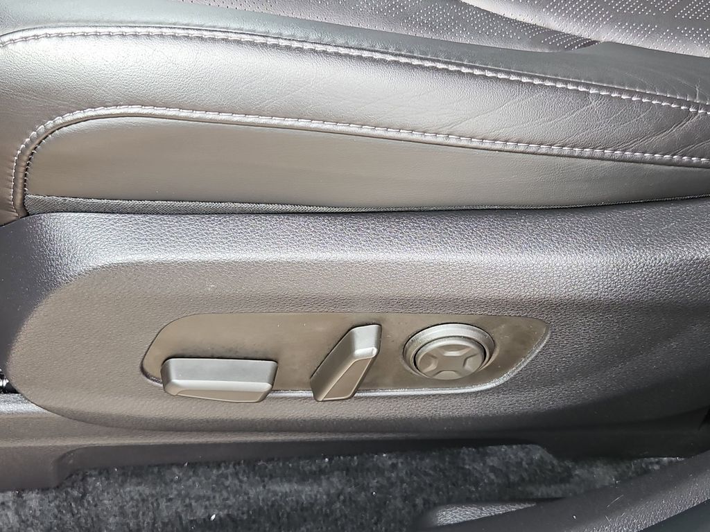 Thumbnail: 2025 Kia Carnival - 14