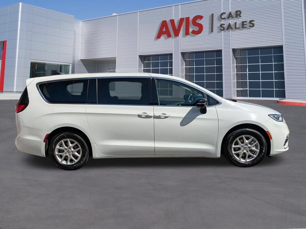 Thumbnail: 2024 Chrysler Pacifica - 5