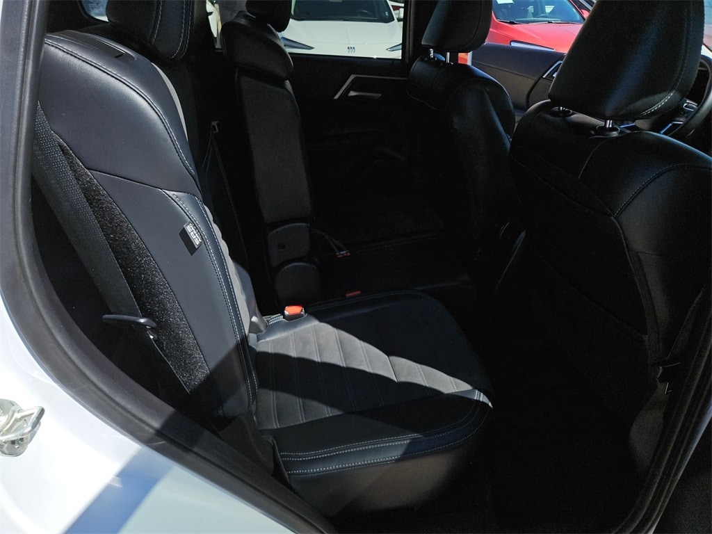 Thumbnail: 2023 Mitsubishi Outlander - 28