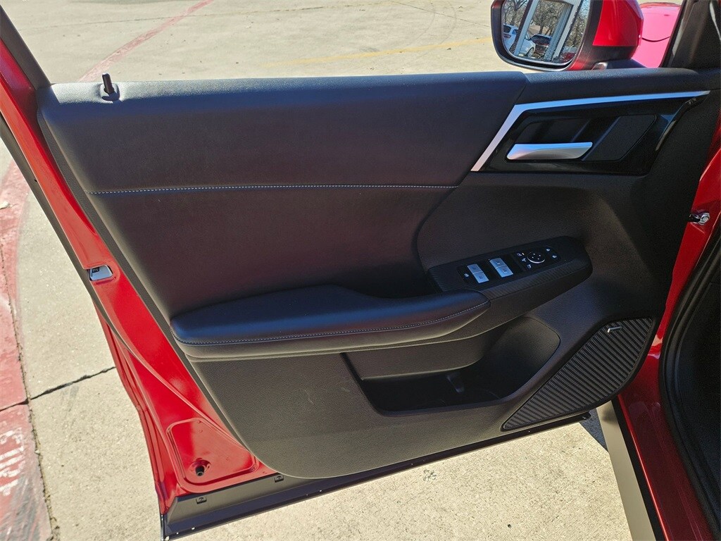 Thumbnail: 2025 Mitsubishi Outlander - 14