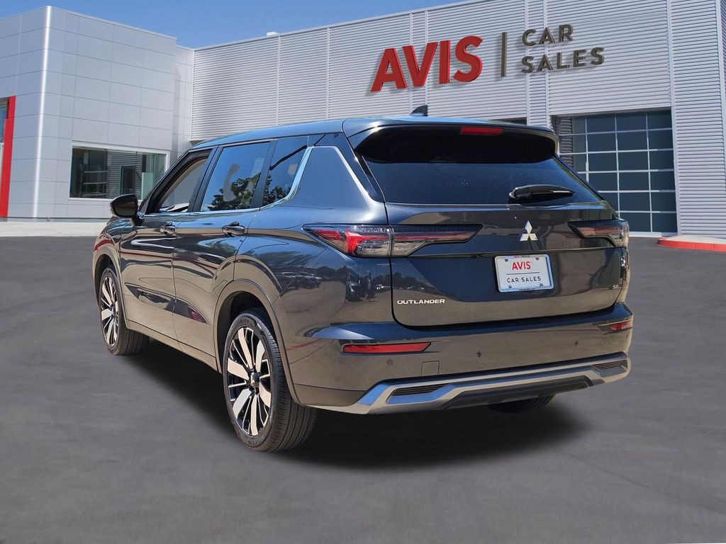 Thumbnail: 2025 Mitsubishi Outlander - 3