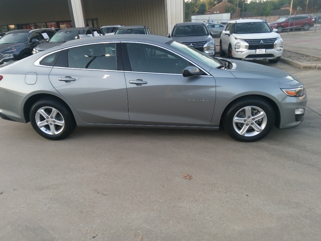 Thumbnail: 2024 Chevrolet Malibu - 4