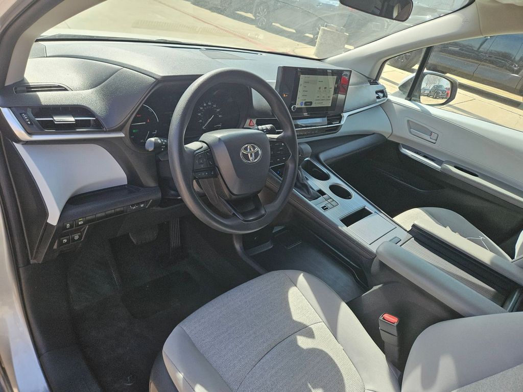 Thumbnail: 2025 Toyota Sienna - 13