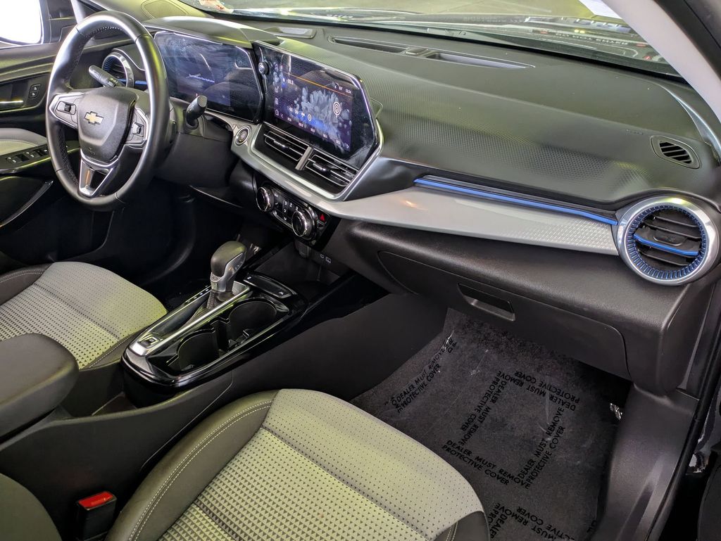 Thumbnail: 2025 Chevrolet Trax - 29