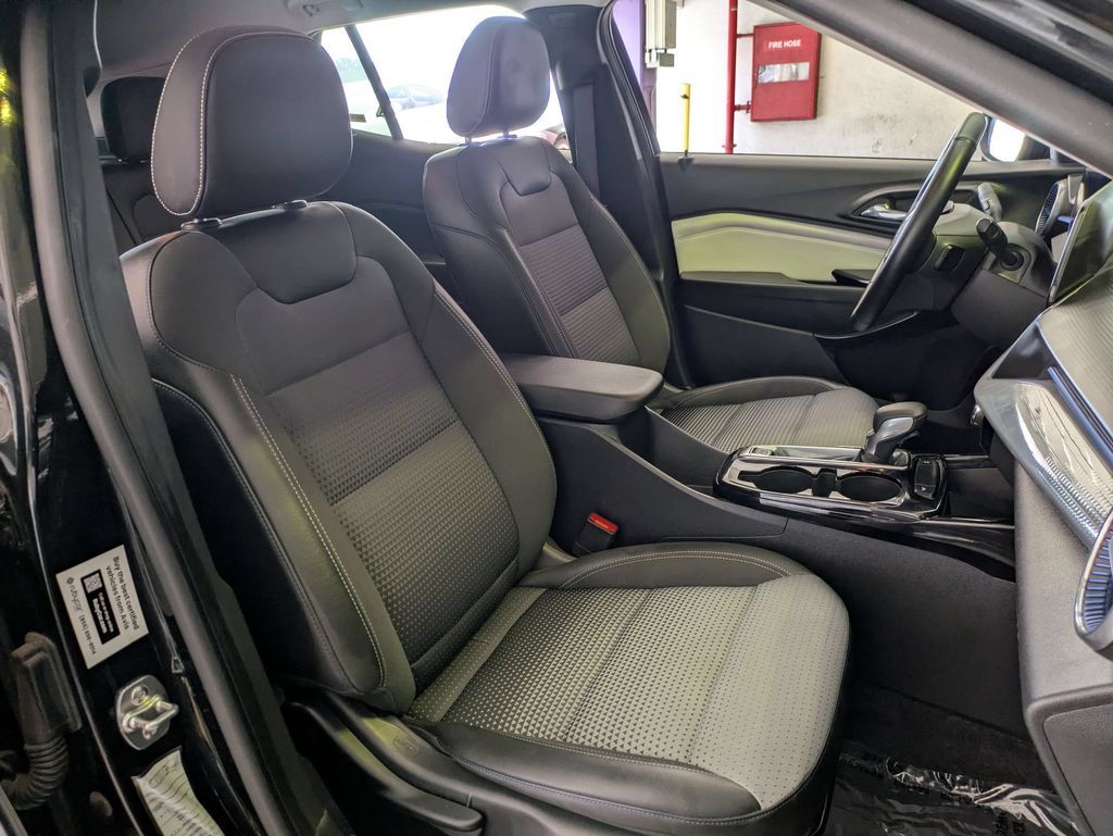 Thumbnail: 2025 Chevrolet Trax - 28