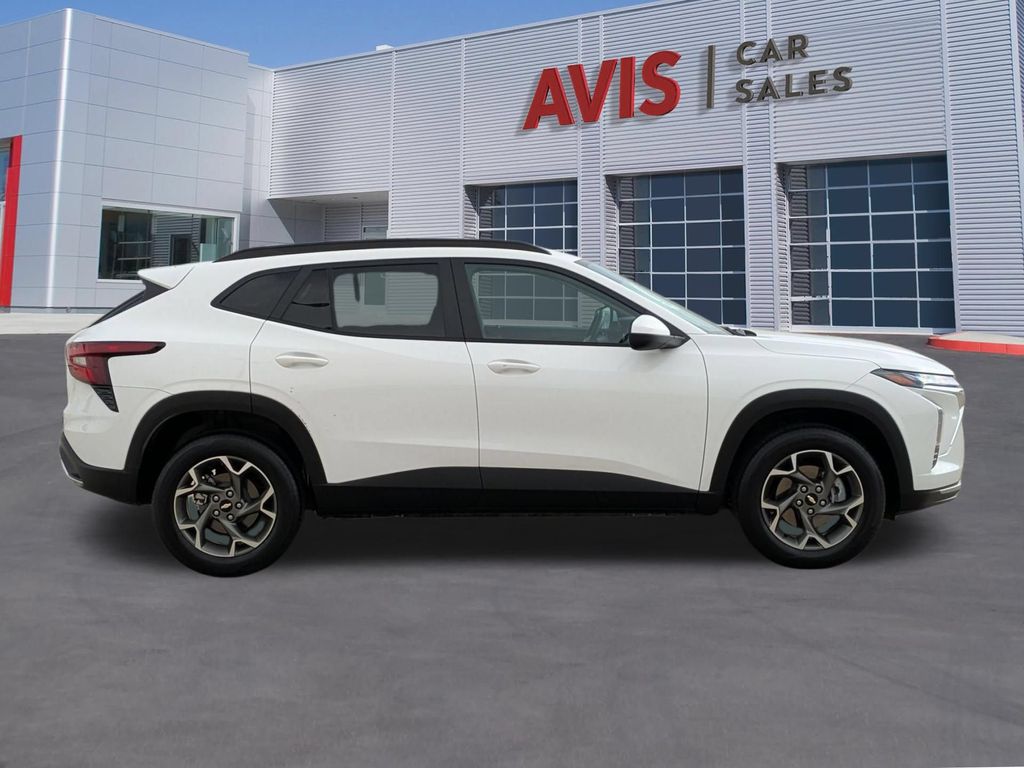 Thumbnail: 2025 Chevrolet Trax - 5