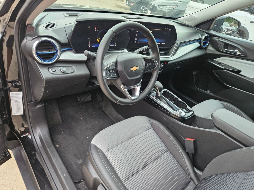 Thumbnail: 2025 Chevrolet Trax - 13