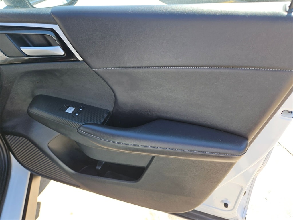 Thumbnail: 2023 Mitsubishi Outlander - 31