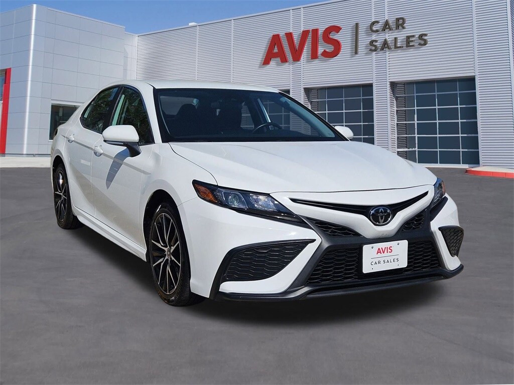 2024 Toyota Camry SE photo 3