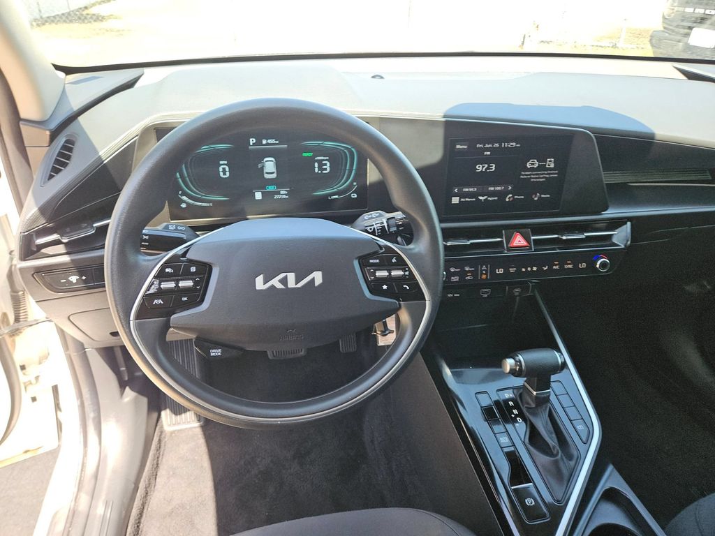 Thumbnail: 2025 Kia Niro - 17