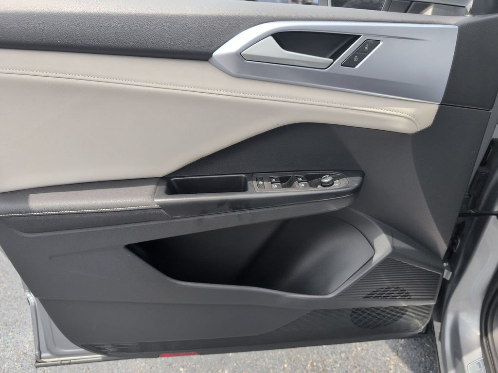 2025 Volkswagen Taos SE - Photo 11