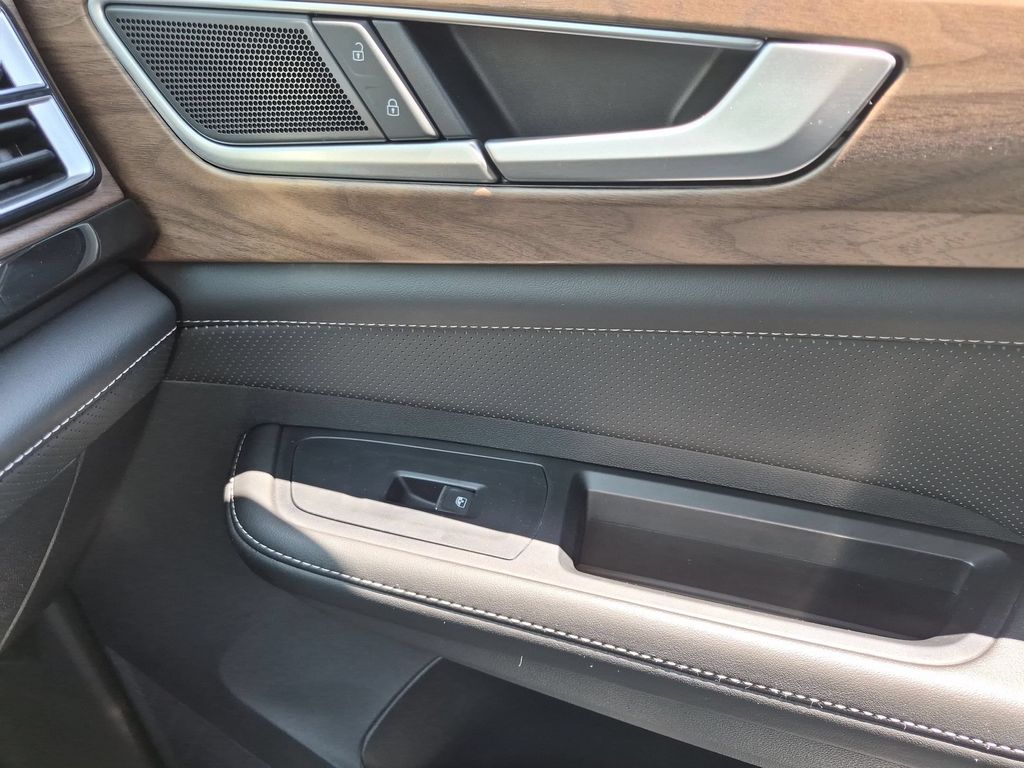 2025 Volkswagen Atlas SE w/Tech - Photo 34