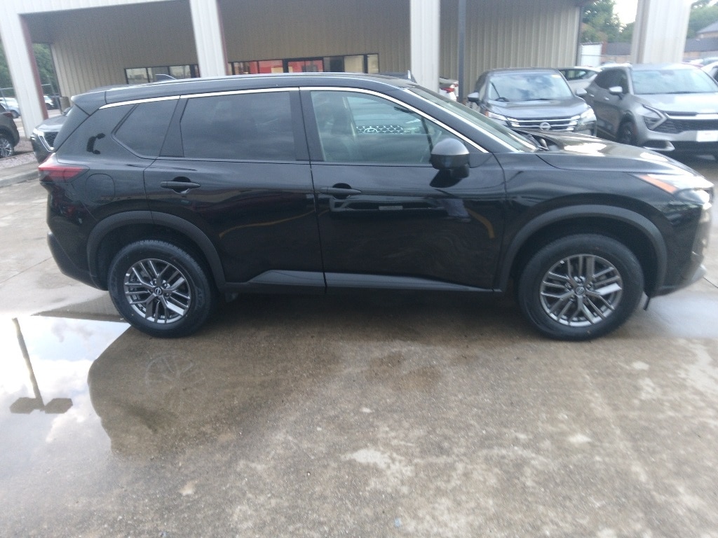 Thumbnail: 2023 Nissan Rogue - 4