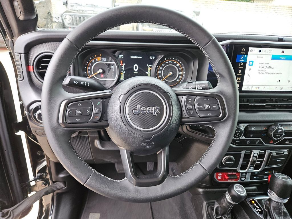 Thumbnail: 2025 Jeep Wrangler - 18