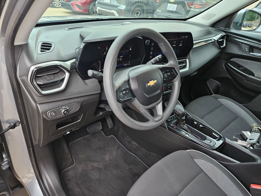 Thumbnail: 2025 Chevrolet TrailBlazer - 14