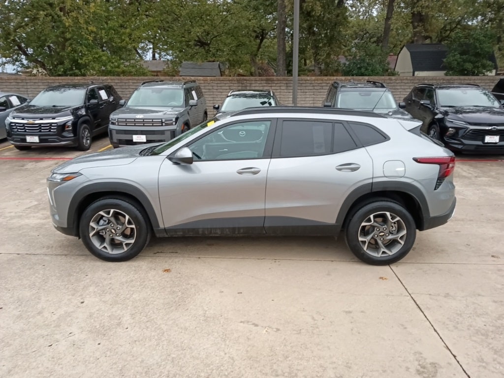 Thumbnail: 2025 Chevrolet Trax - 4