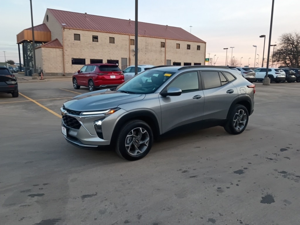 Thumbnail: 2025 Chevrolet Trax - 1