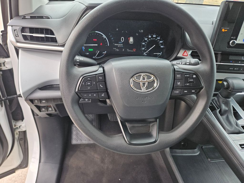 Thumbnail: 2025 Toyota Sienna - 18