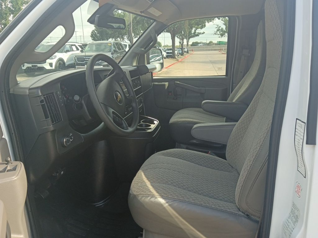 Thumbnail: 2025 Chevrolet Express - 4