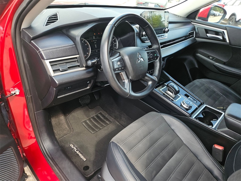 Thumbnail: 2024 Mitsubishi Outlander - 15