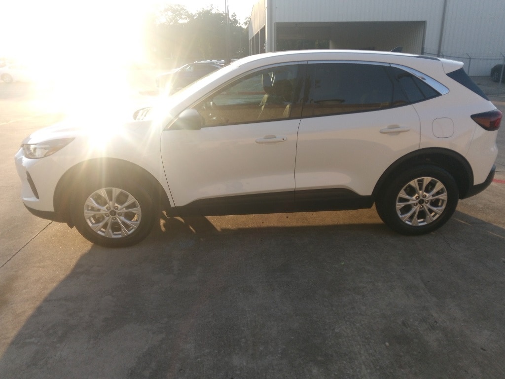 Thumbnail: 2024 Ford Escape - 3