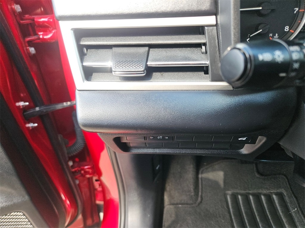 Thumbnail: 2024 Mitsubishi Outlander - 23