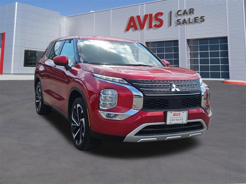 2024 Mitsubishi Outlander SE photo 3