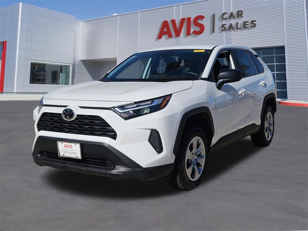 2023 Toyota RAV4 LE's photo