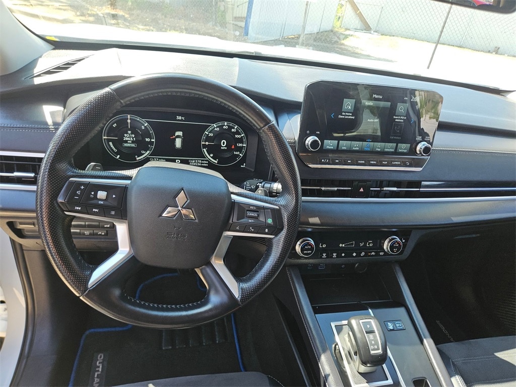 Thumbnail: 2023 Mitsubishi Outlander - 16