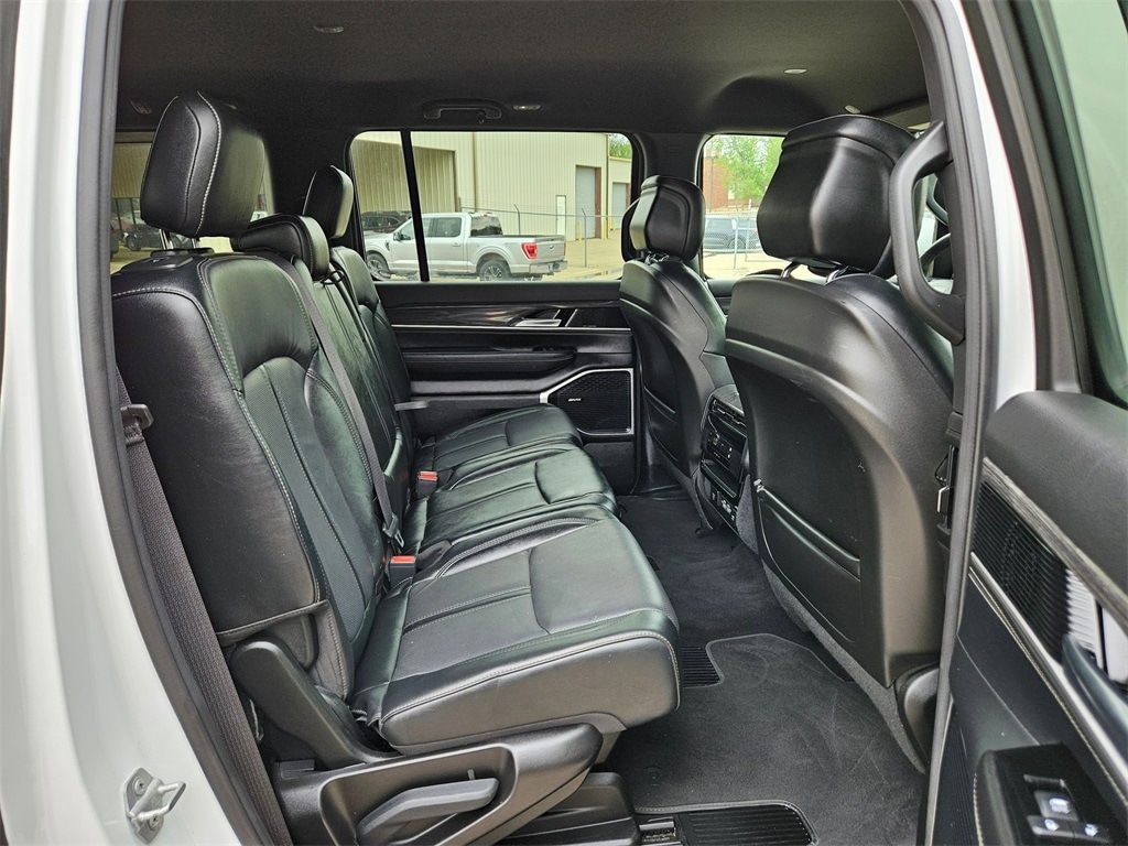 Thumbnail: 2022 Jeep Wagoneer - 27